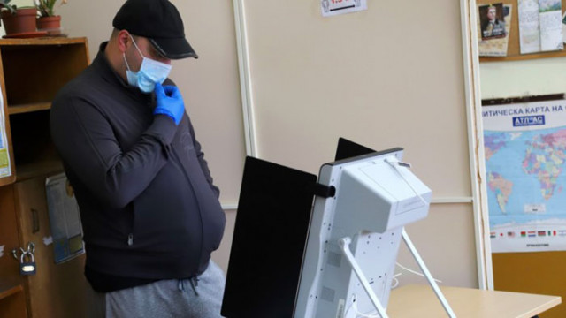ЦИК обяви че засега няма да спира машинното гласуване в